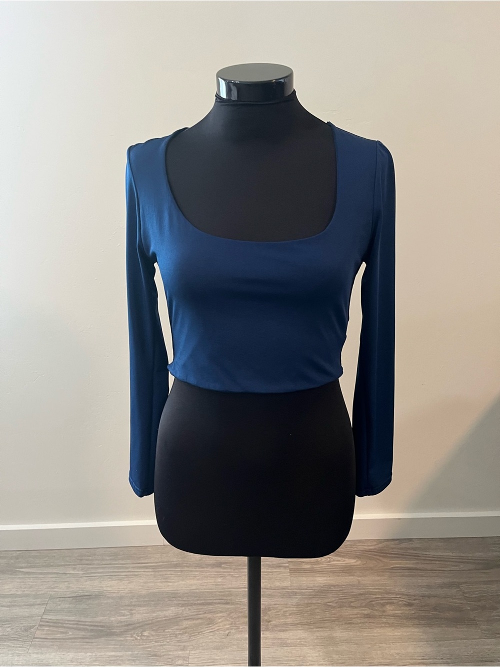 SHEIN Navy Square Neck Long Sleeve Crop Top